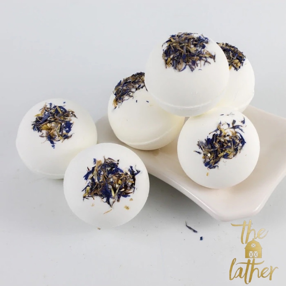 Botanicals- Eucalyptus & Mint / Calendula Petals Essential Milk Bomb - Picture 4 of 7